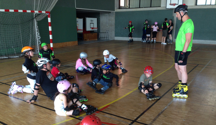 Cours enfant débutant dans la grande salle